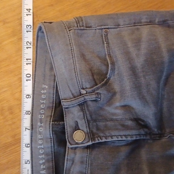 Articles of Society  grey size 26 jeans. Nice freyed hems. Great used condition. - Picture 7 of 12